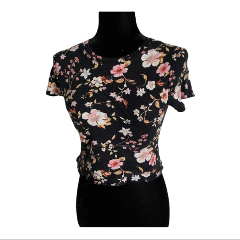 Riley & James Womens Top Size Medium Black Floral Print‎ Textured Crop